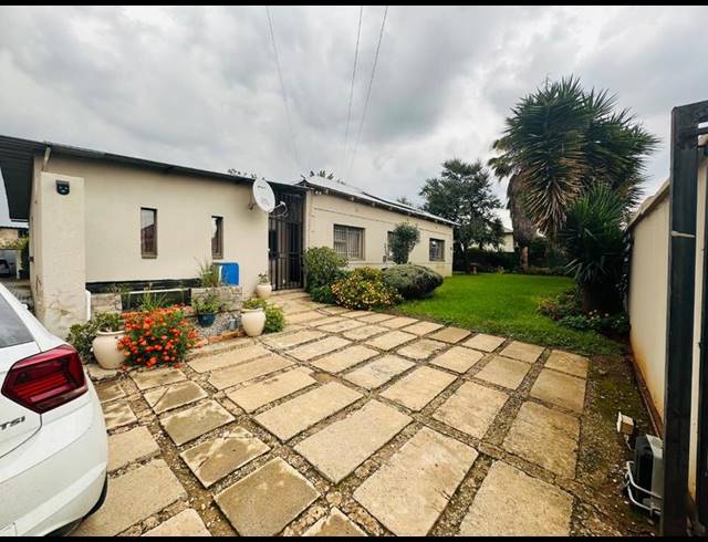 6 BEDROOM HOUSE FOR SALE IN PRIMROSE EAST